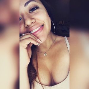 Meet your Posher, Anahy